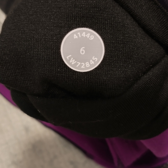 Lululemon Shorts (Reversible) - Size 6 - Picture 3 of 3